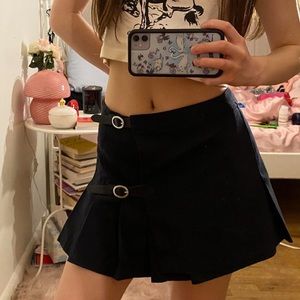 Brandy Melville so buckle skirt